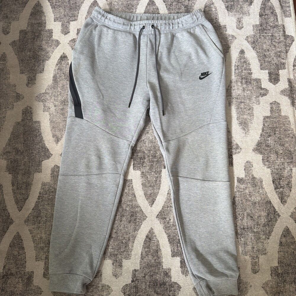 Nike Tech Fleece Joggers Mens Large Gray Sweatpants 805162-063 27” inseam